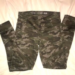 Vanilla star camo jeggings